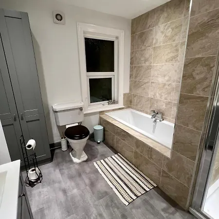 Villa Stylish Uphill Townhouse Lincoln Exterior foto