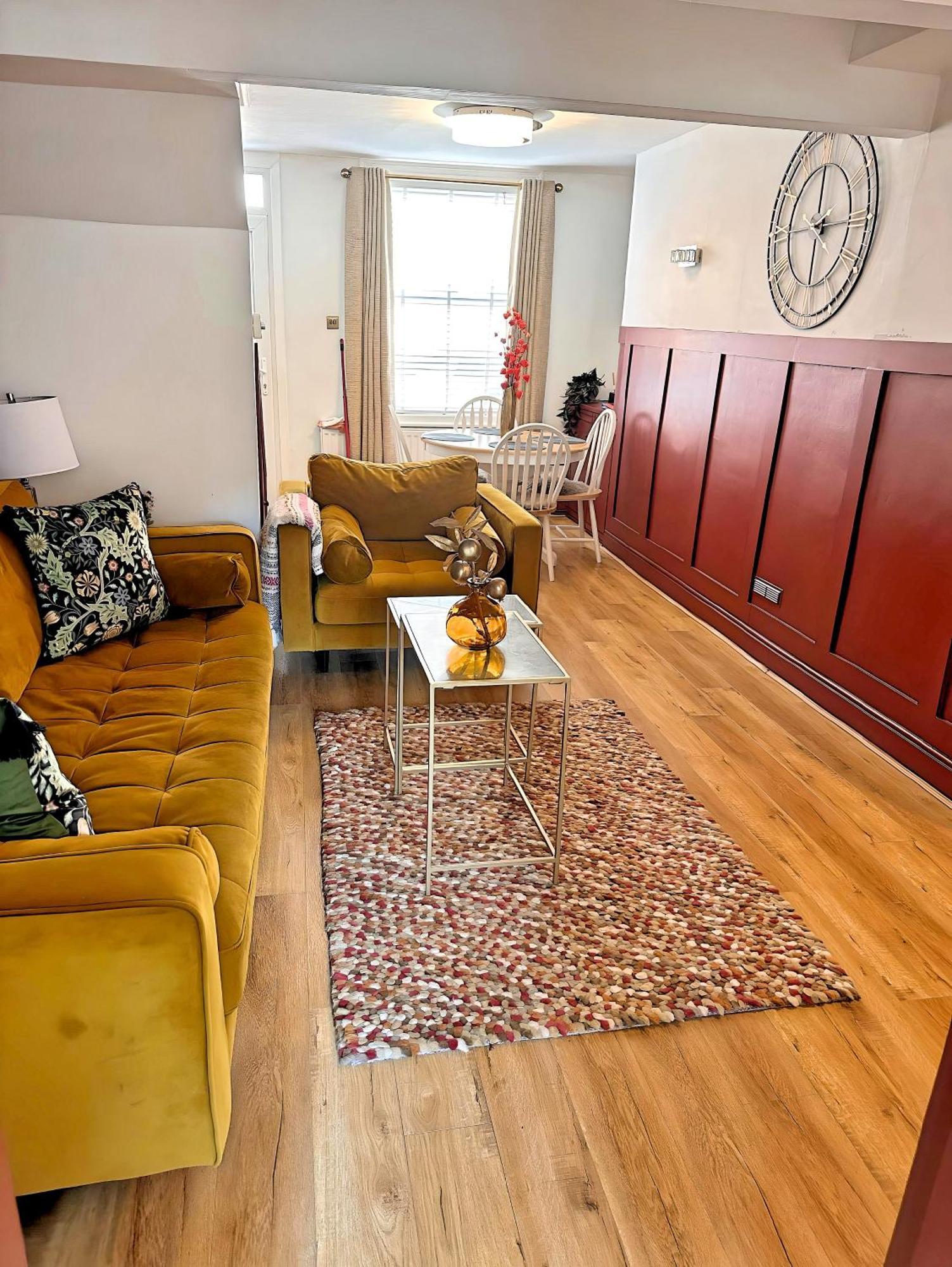 Stylish Uphill Townhouse Holiday home *