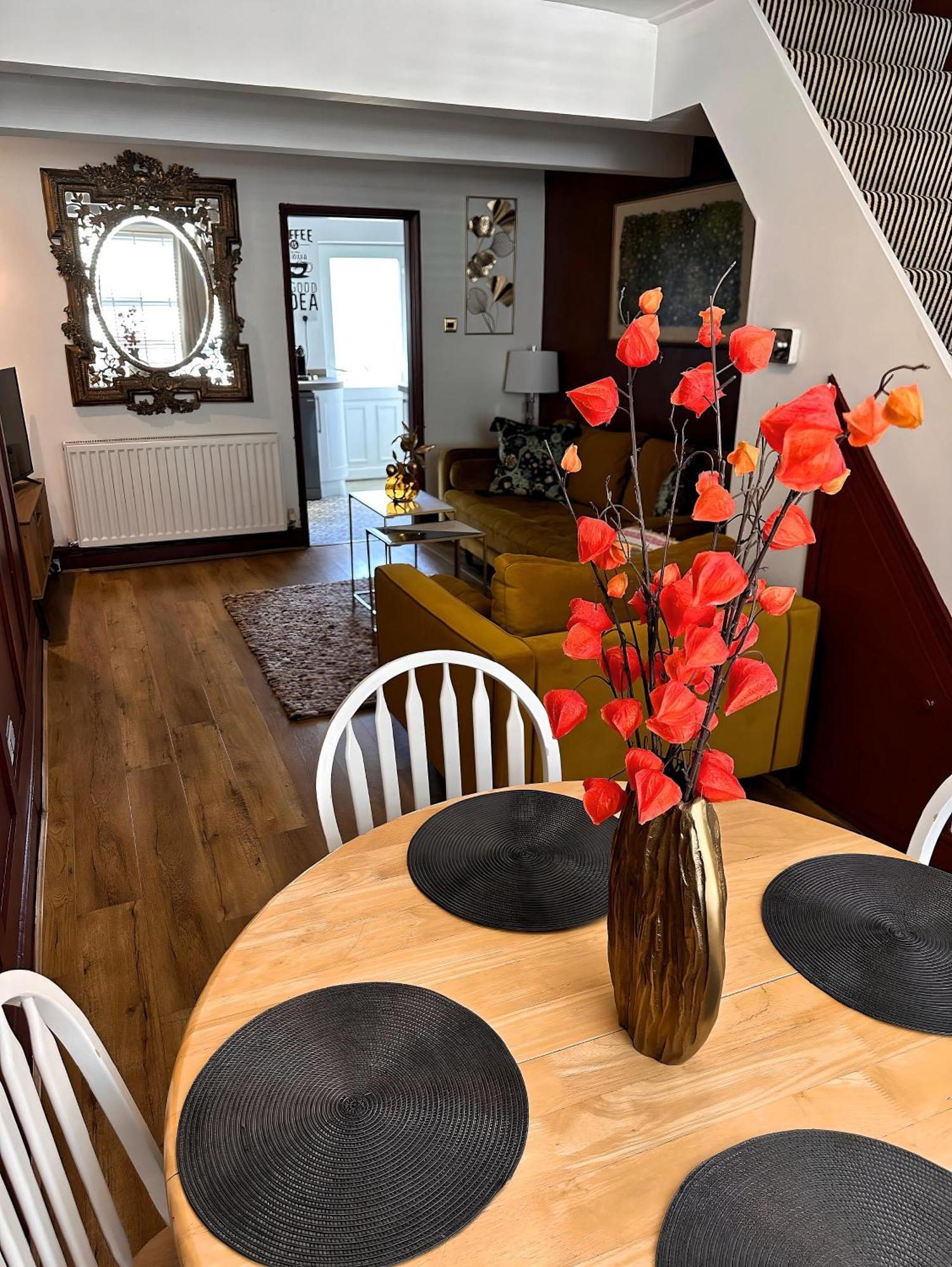Stylish Uphill Townhouse Holiday home Lincoln